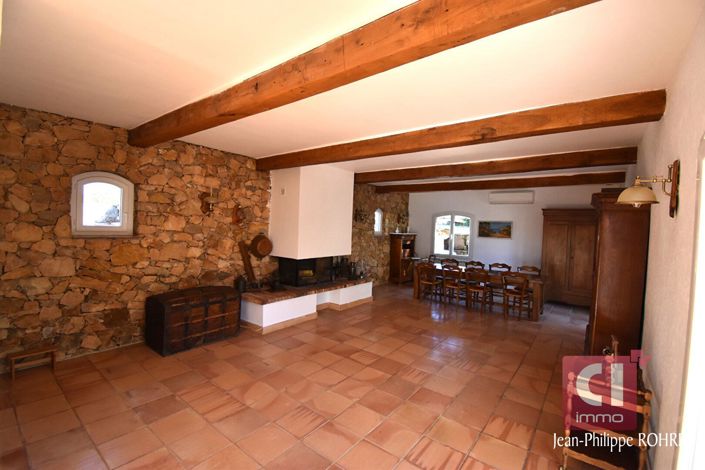 Image No.2-4 Bed House for sale