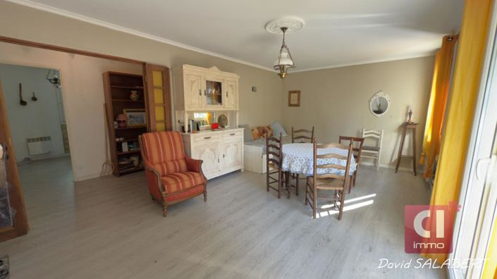 Image No.2-4 Bed House for sale