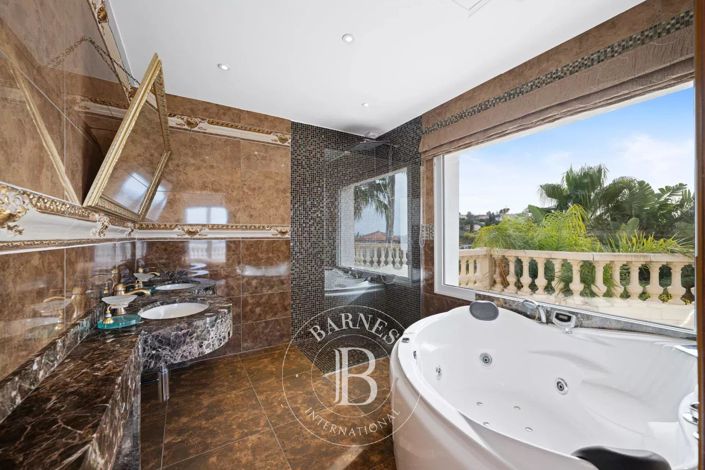 Image No.10-4 Bed House for sale