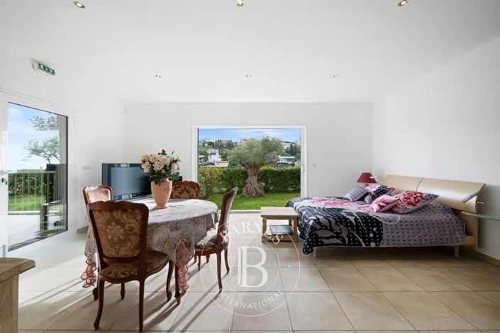 Image No.16-4 Bed House for sale