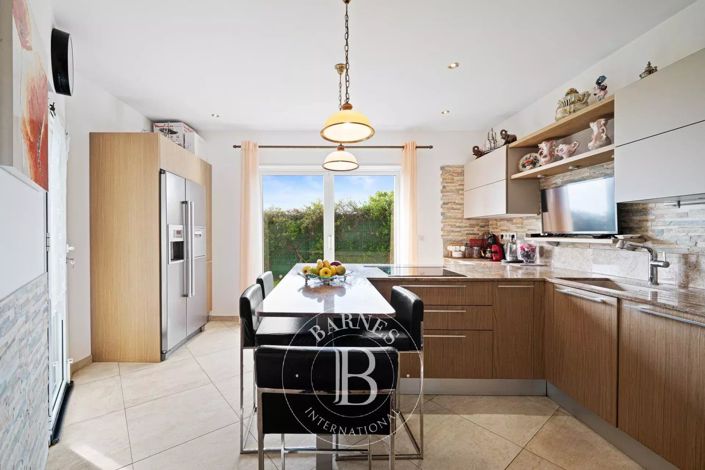 Image No.6-4 Bed House for sale