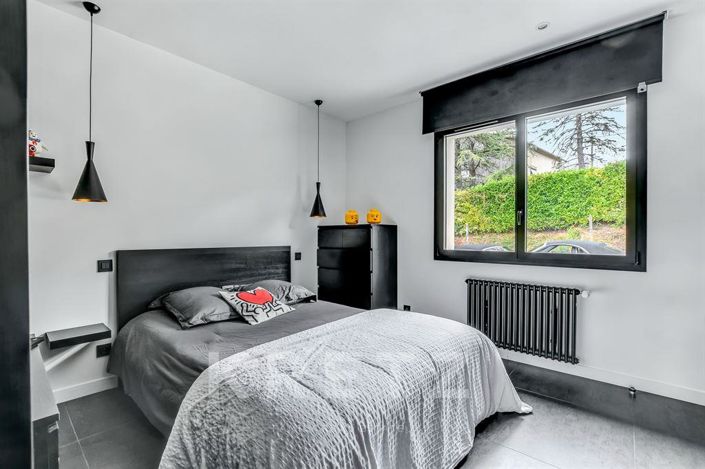 Image No.10-4 Bed House for sale