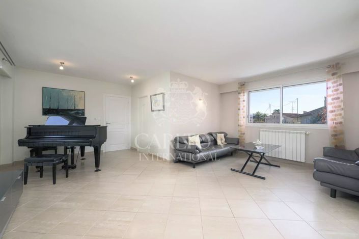 Image No.3-5 Bed House for sale