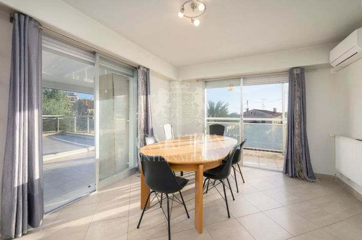 Image No.5-5 Bed House for sale