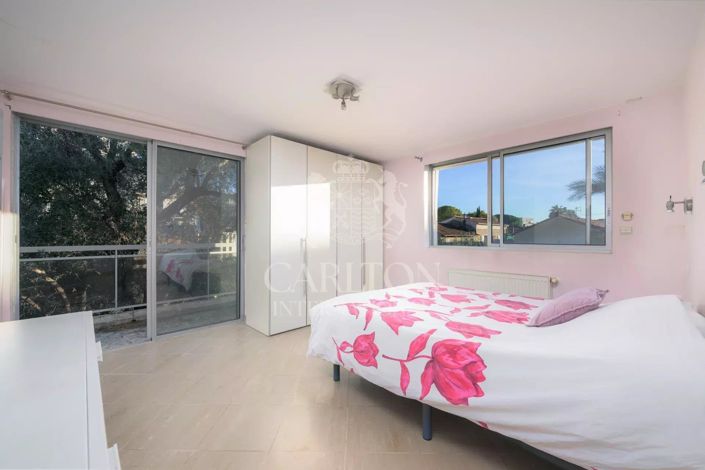 Image No.7-5 Bed House for sale