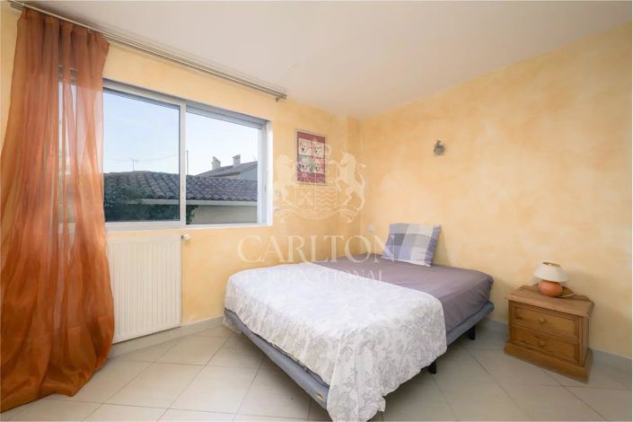 Image No.9-5 Bed House for sale