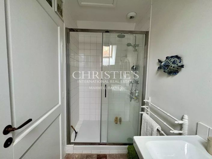 Image No.20-4 Bed House for sale