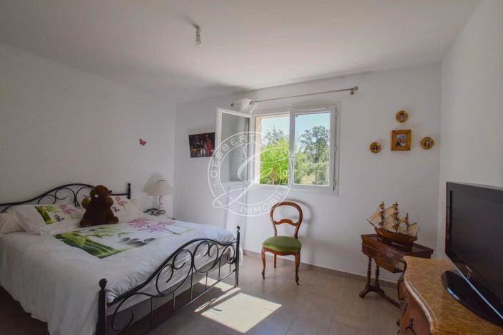 Image No.10-3 Bed House for sale