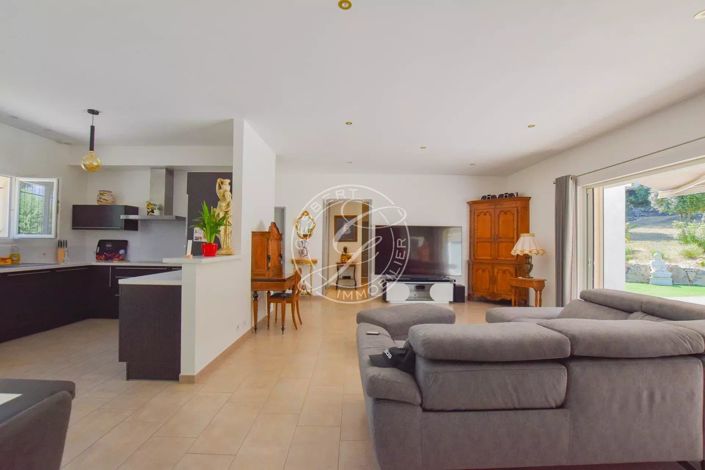 Image No.6-3 Bed House for sale