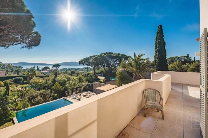 Image No.2-6 Bed House for sale