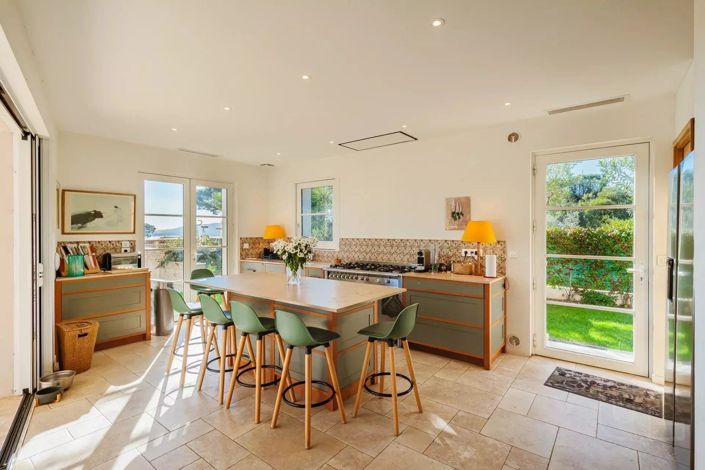 Image No.6-6 Bed House for sale