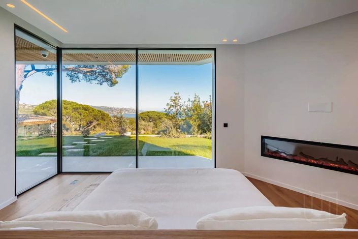 Image No.8-5 Bed House for sale