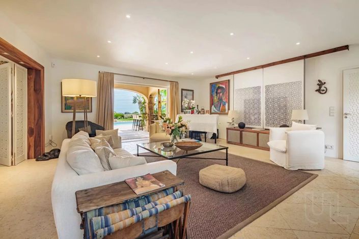 Image No.5-5 Bed House for sale