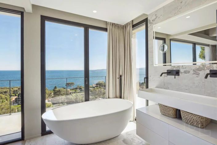 Image No.10-5 Bed House for sale