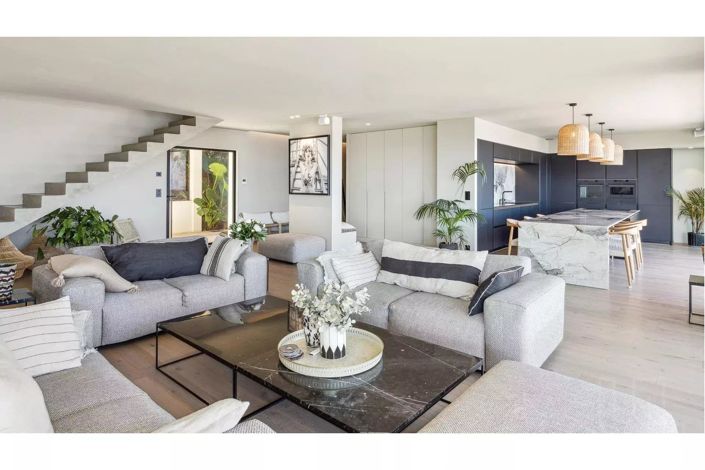 Image No.6-5 Bed House for sale