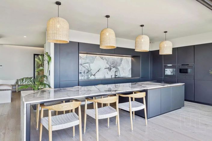 Image No.7-5 Bed House for sale