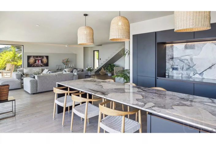 Image No.8-5 Bed House for sale