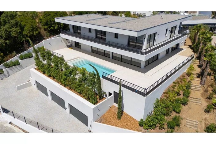 Image No.11-7 Bed House for sale