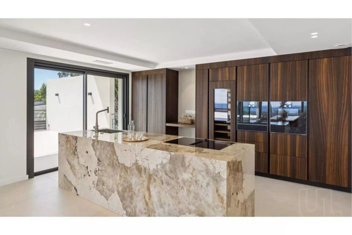 Image No.6-7 Bed House for sale