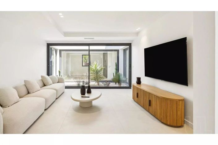 Image No.7-7 Bed House for sale