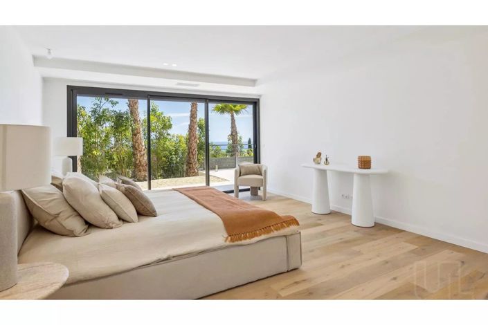 Image No.8-7 Bed House for sale