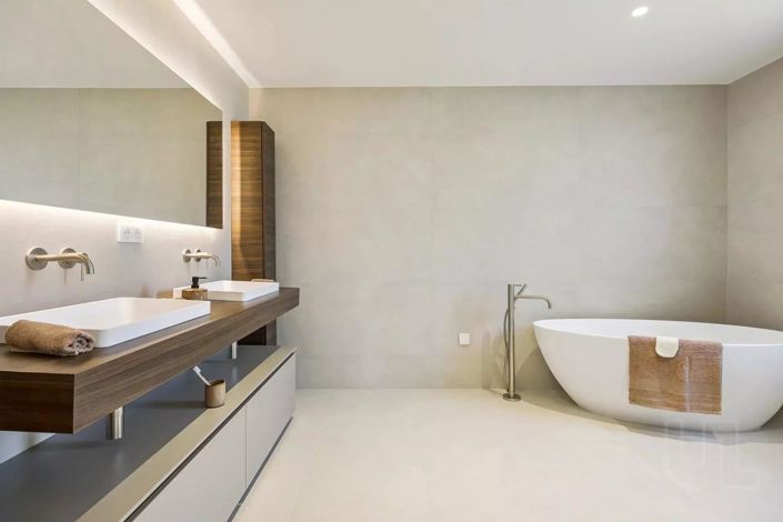 Image No.9-7 Bed House for sale