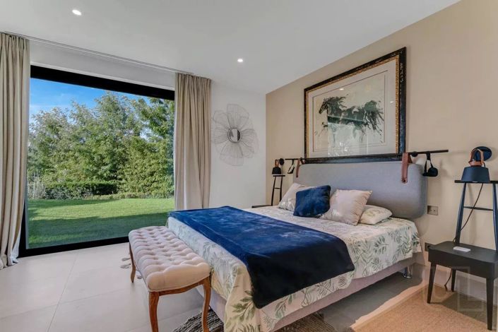 Image No.7-5 Bed House for sale