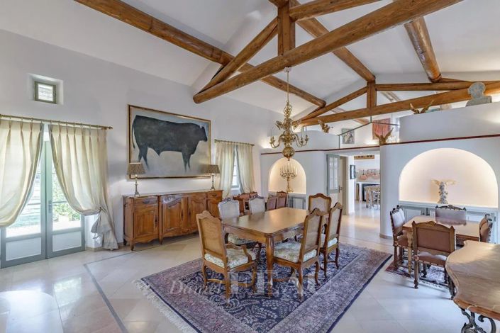 Image No.8-6 Bed House for sale