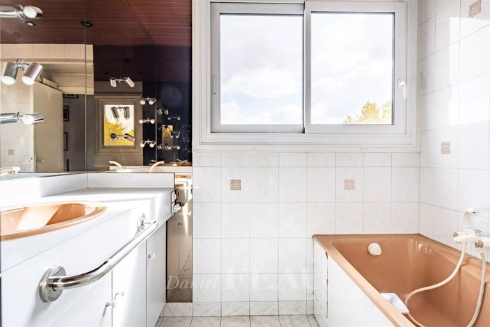 Image No.12-3 Bed Apartment for sale