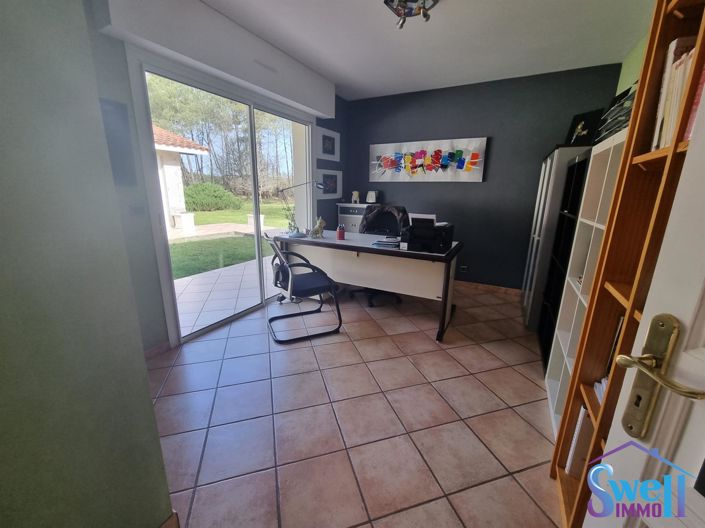 Image No.21-8 Bed House for sale