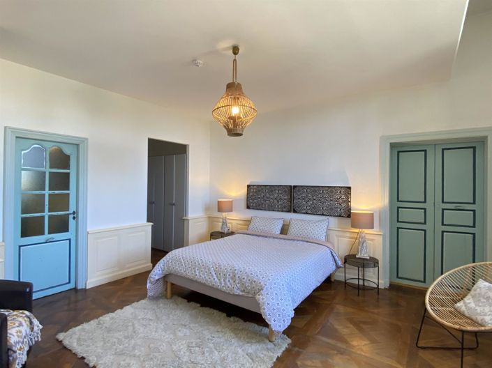 Image No.19-26 Bed Property for sale