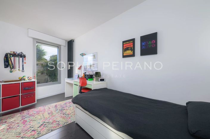 Image No.9-3 Bed House for sale