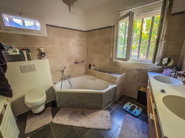 Image No.20-4 Bed House for sale