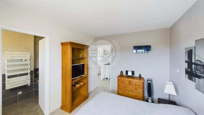 Image No.10-3 Bed House for sale