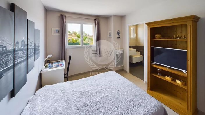 Image No.11-3 Bed House for sale