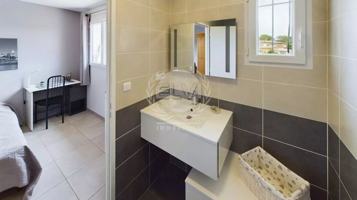 Image No.12-3 Bed House for sale