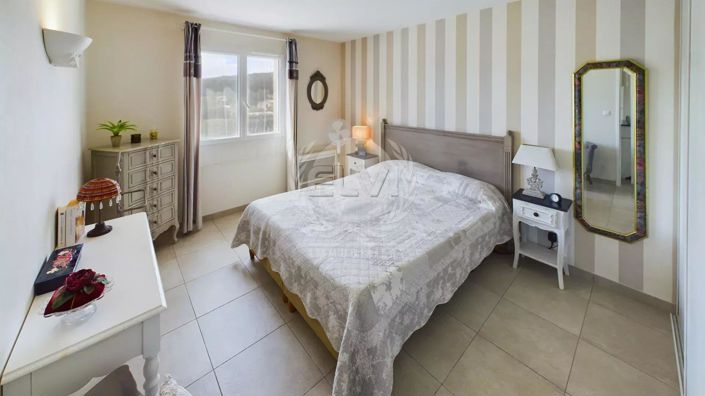 Image No.14-3 Bed House for sale