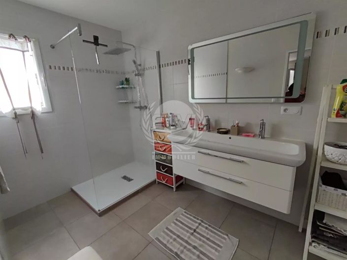 Image No.17-3 Bed House for sale