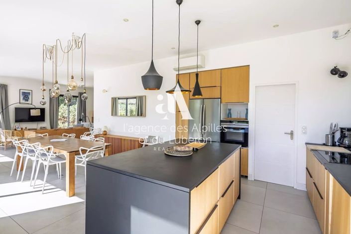 Image No.10-3 Bed House for sale