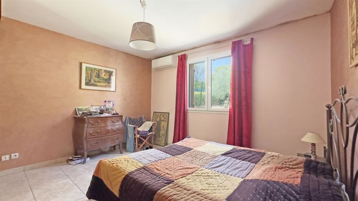 Image No.8-5 Bed House for sale