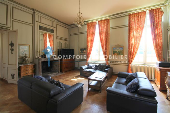 Image No.10-20 Bed Property for sale