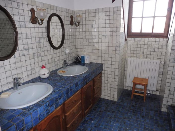 Image No.20-5 Bed House for sale