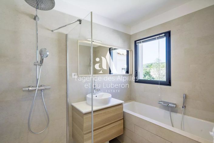 Image No.17-3 Bed House for sale