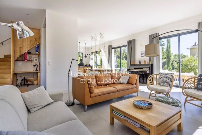 Image No.8-3 Bed House for sale