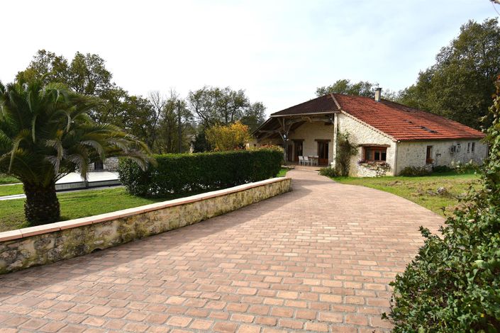 Image No.1-6 Bed House for sale