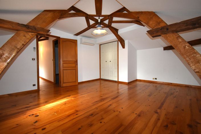 Image No.17-6 Bed House for sale