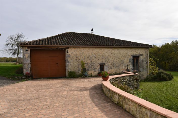 Image No.21-6 Bed House for sale