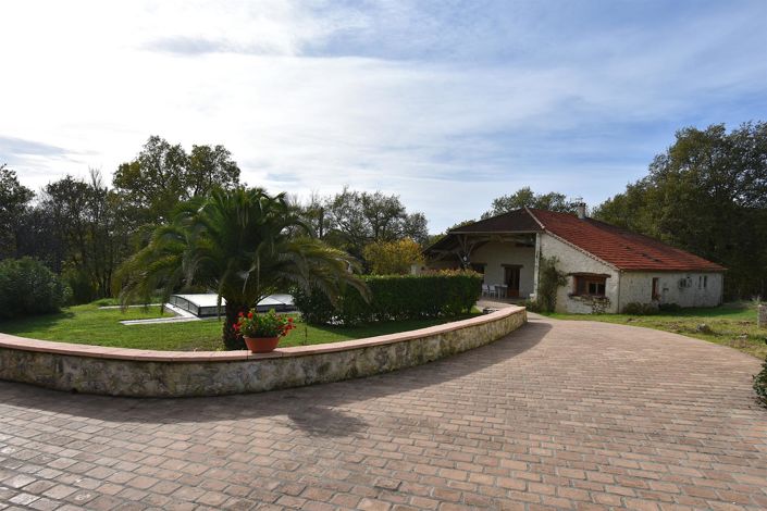 Image No.24-6 Bed House for sale