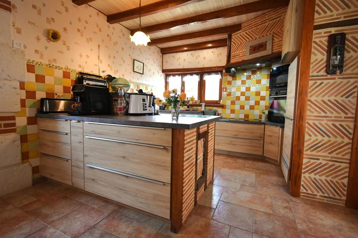 Image No.4-6 Bed House for sale