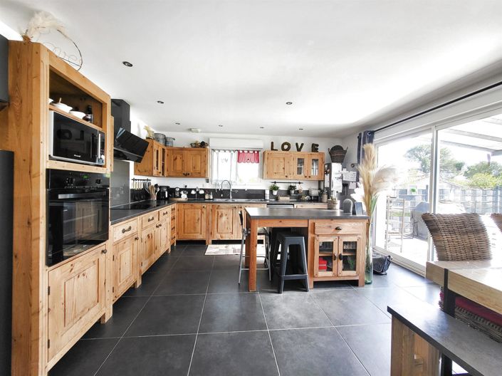 Image No.2-5 Bed House for sale